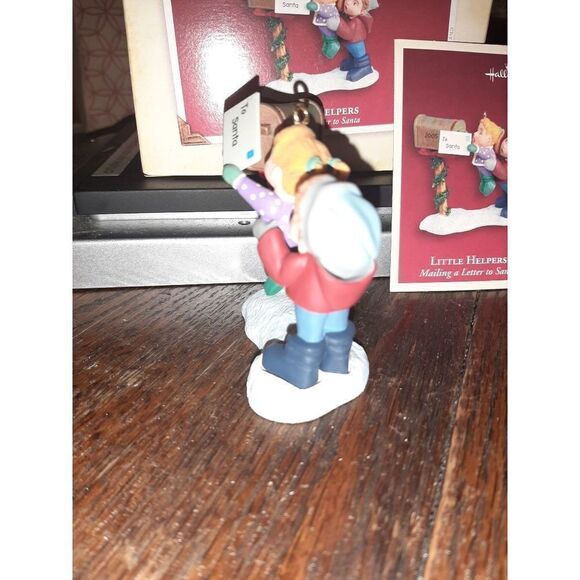 New 2005 Hallmark Keepsake Little Helpers Mailing A Letter Santa Ornament - Picture 4 of 9